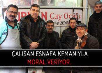 ÇALIŞAN ESNAFA KEMANIYLA MORAL VERİYOR.