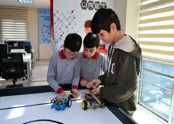 Bigadiç’te Robotik Kodlama Atölyesi Açıldı