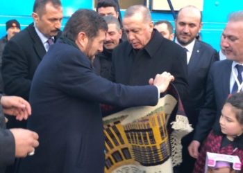 Cumhurbaşkanı Erdoğan’a Külliye İşlemeli Yağcıbedir Halısı