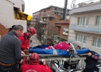 Obezitesi Hastası Kadın, Terastan İtfaiye Merdiveniyle İndirildi