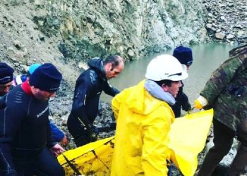 Suya Gömülen Kepçenin Operatörünü Arama Çalışmaları Sürüyor