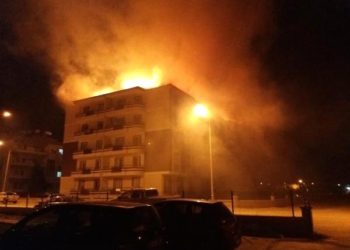 40 Daireli Binada Çatı Yangını