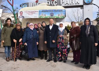 Bigadiç’te süt dağıtımı devam ediyor