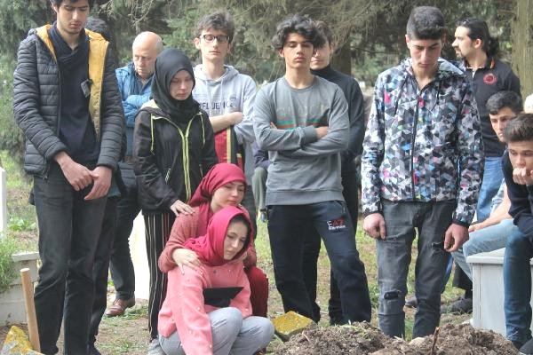 Sınava Giderken Geçirdiği Kazada Hayatını Kaybeden Genç, Gözyaşlarıyla Uğurlandı