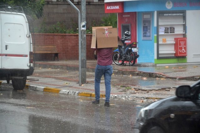 Burhaniye’de Evleri Su Bastı