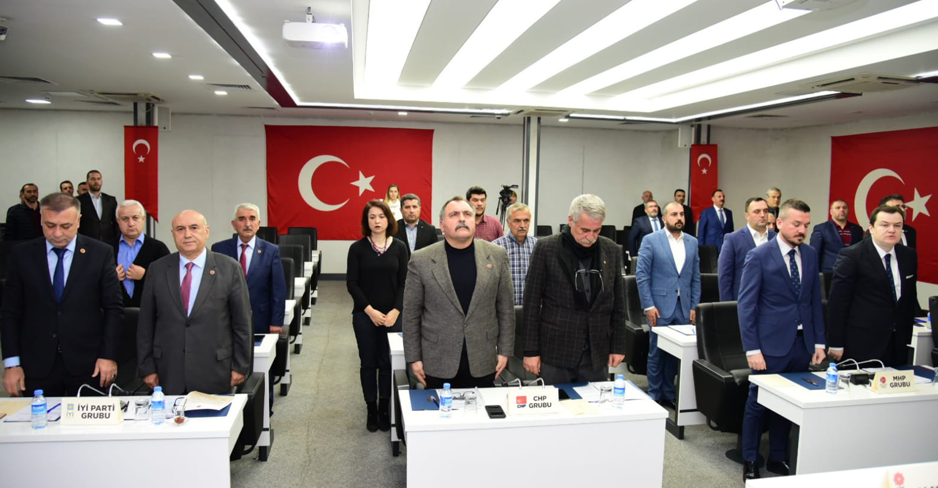 KARESİ ŞEHİTLER İÇİN TEK YÜREK