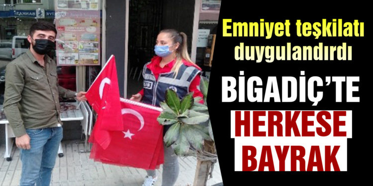 Bigadiç’te polis bayrak dağıttı