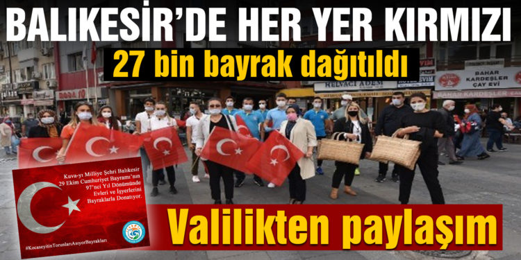 Balıkesir’de vatandaşlara 27 bin bayrak dağıtıldı