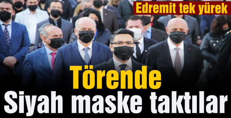 Siyah maskeli 10 Kasım anma töreni