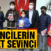 Burhaniyeli öğrencilerin tablet sevinci
