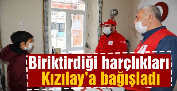 Biriktirdiği harçlıkları Kızılay’a bağışladı