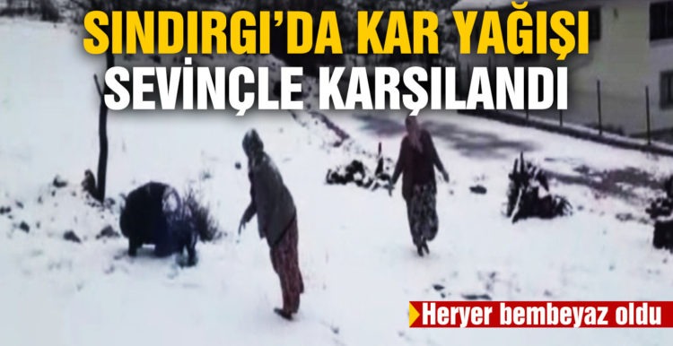 Sındırgı’da kar yağışı sevinçle karşılandı