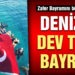 Zafer Bayramını denizde dev Türk bayrağı açarak kutladılar