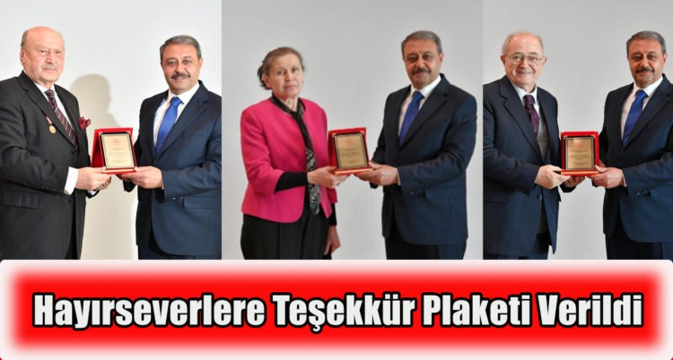 Balıkesir Ağız ve Diş Sağlığı Hastanesine 21 adet diş üniti yaptırarak vatandaşa verilen sağlık hizmetlerinin kalitesini yükselten hayırseverlere plaket takdim edildi.