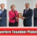 Balıkesir Ağız ve Diş Sağlığı Hastanesine 21 adet diş üniti yaptırarak vatandaşa verilen sağlık hizmetlerinin kalitesini yükselten hayırseverlere plaket takdim edildi.