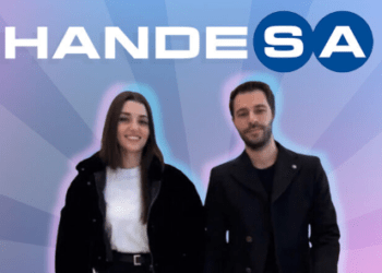 Hande Erçel ile Hakan Sabancı Paris’e gitti