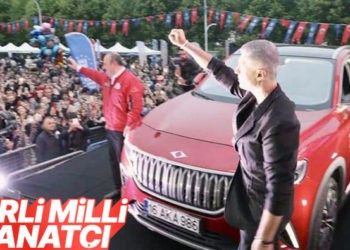 Özcan Deniz, Togg’la sahneye çıktı