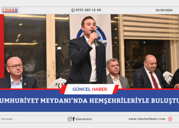 CUMHURİYET MEYDANI’NDA HEMŞEHRİLERİYLE BULUŞTU
