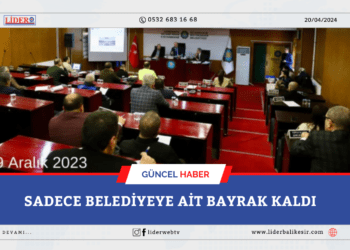 SADECE BELEDİYEYE AİT BAYRAK KALDI